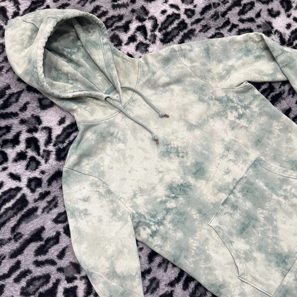 Old Navy Light Green Tie-Dye Men's Hoodie - Picture 3 of 6